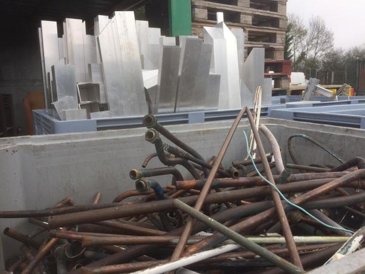 Nous achetons et trions des déchets métalliques.